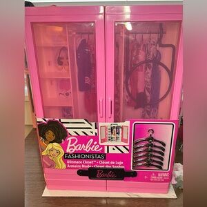 Barbie Fashionistas Ultimate Closet Doll and Accessory, 3 Years & Up